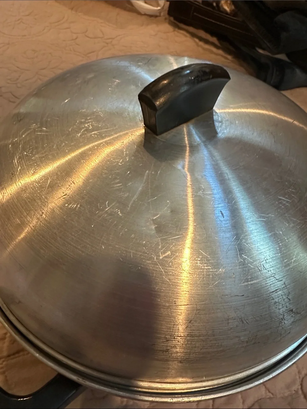 Stainless-Look Aluminum bun warmer with Lid and Insert - Silver